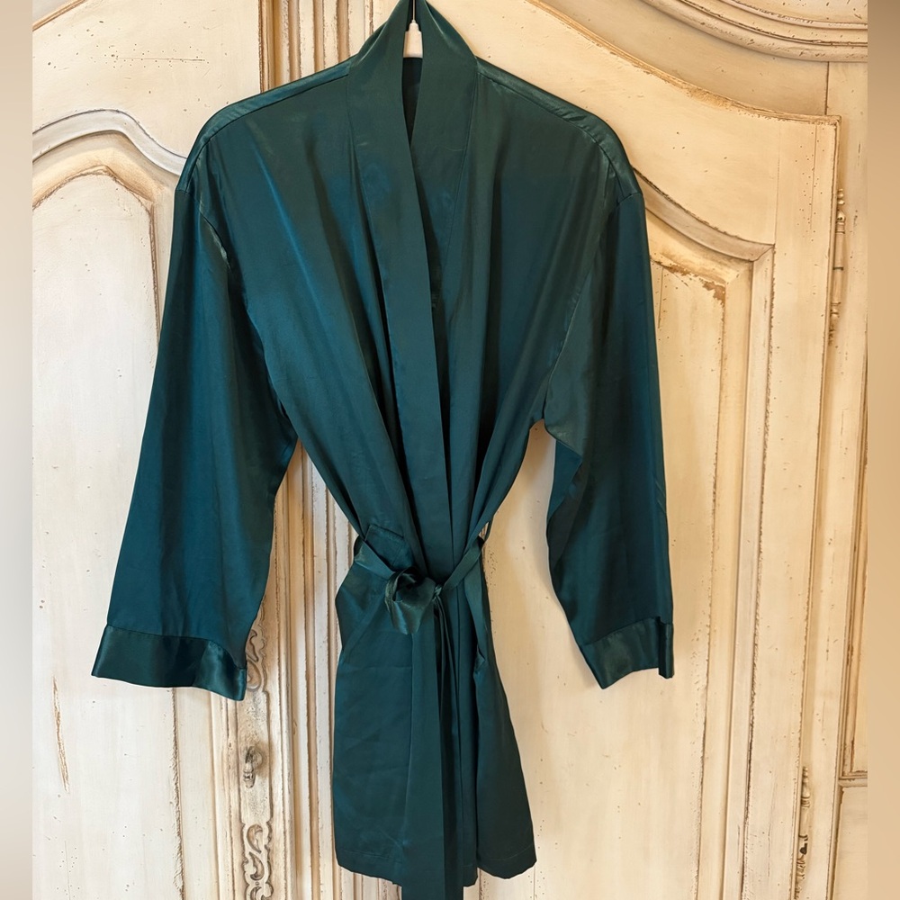 Like New! Gorgeous Victoria's Secret Emerald Green Robe
